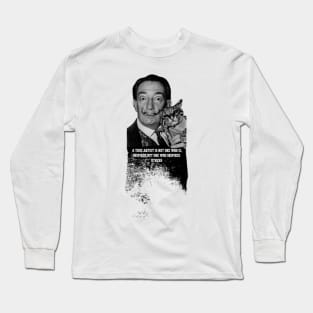 Quote for Salvador Dali, A true artist is not one who is inspired,but one who inspires others Long Sleeve T-Shirt